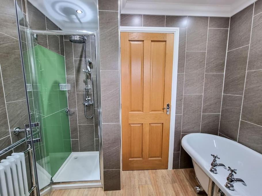 Stunning Family Home Close To The City Centre Manchester Extérieur photo
