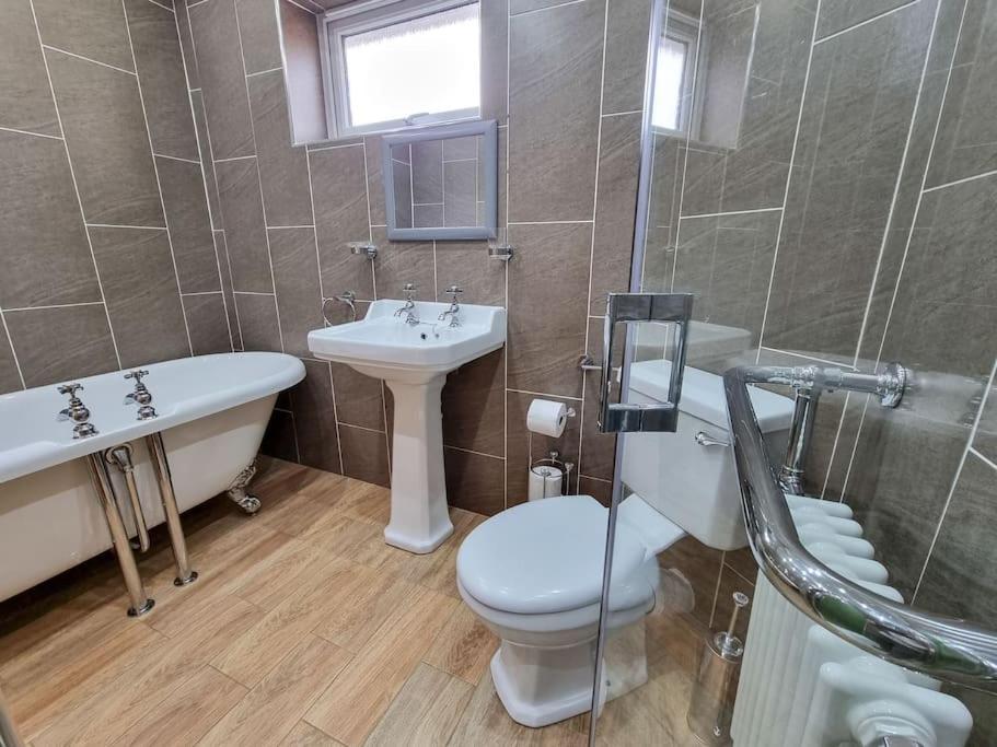 Stunning Family Home Close To The City Centre Manchester Extérieur photo