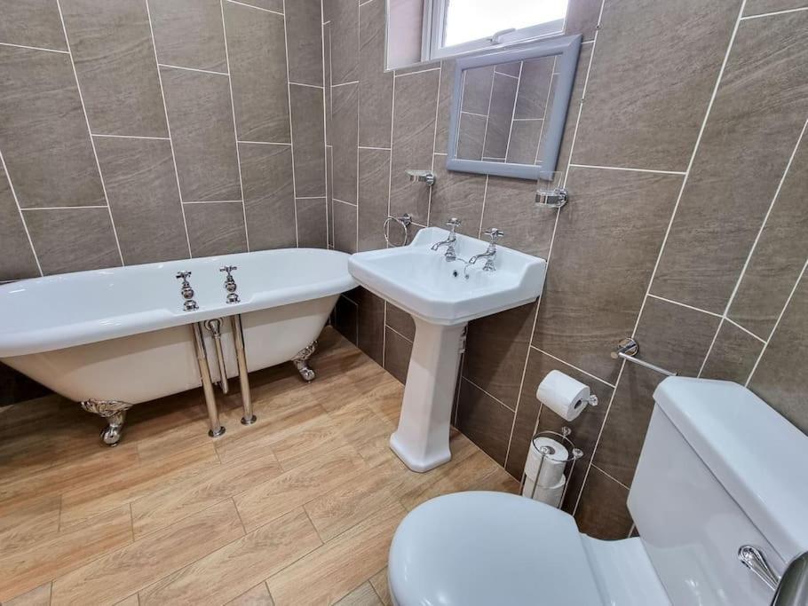 Stunning Family Home Close To The City Centre Manchester Extérieur photo