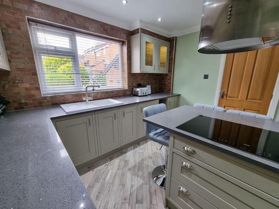 Stunning Family Home Close To The City Centre Manchester Extérieur photo