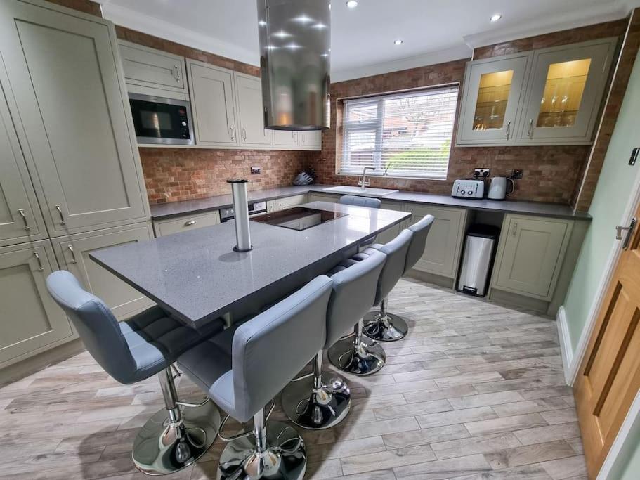 Stunning Family Home Close To The City Centre Manchester Extérieur photo